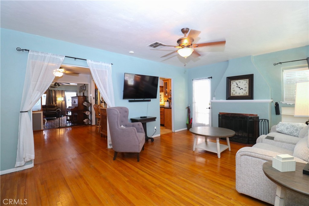 12421 Floral Property Photo 14