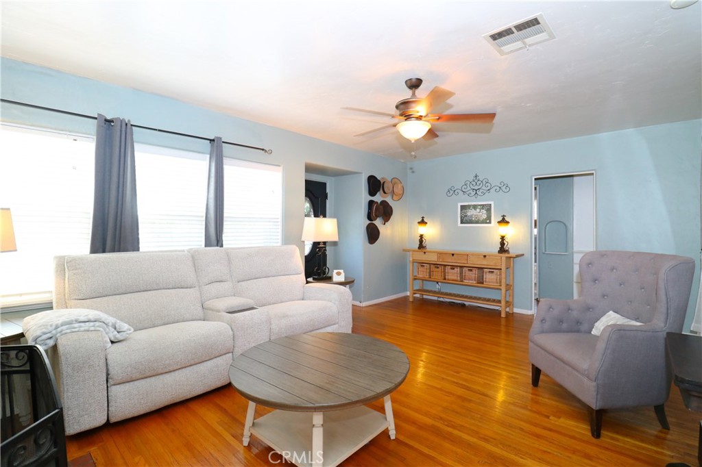 12421 Floral Property Photo 15
