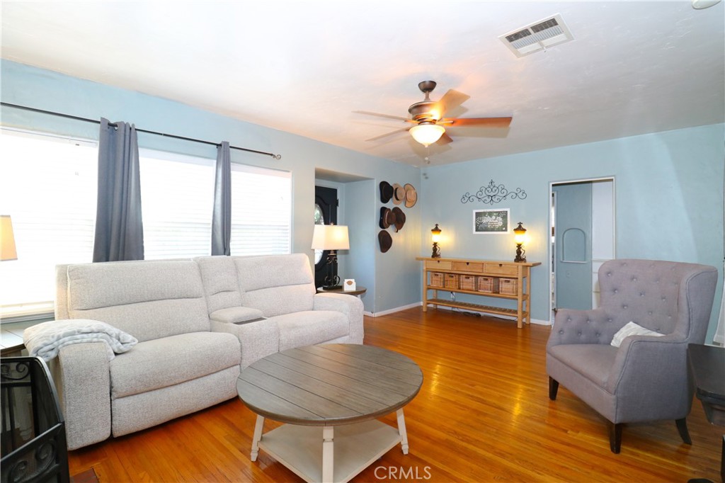 12421 Floral Property Photo 15