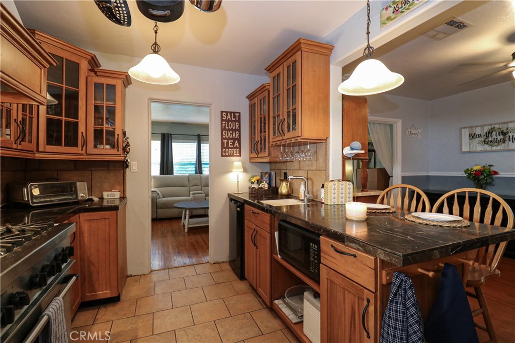 12421 Floral Property Photo 18