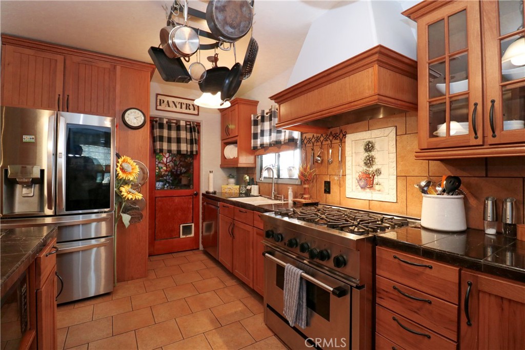 12421 Floral Property Photo 21