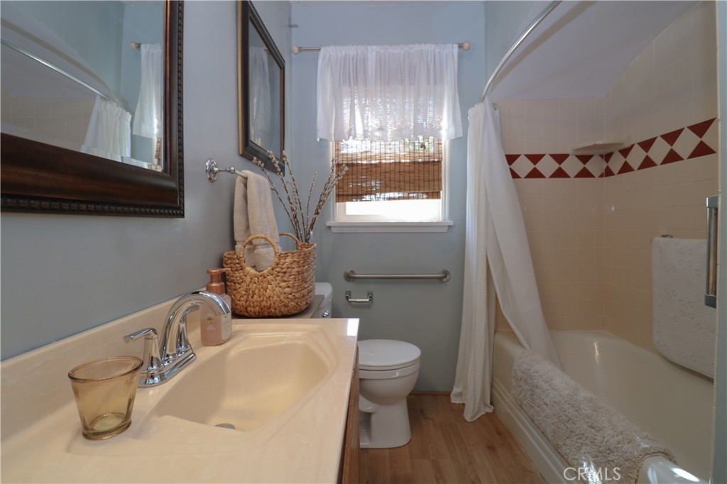 12421 Floral Property Photo 32
