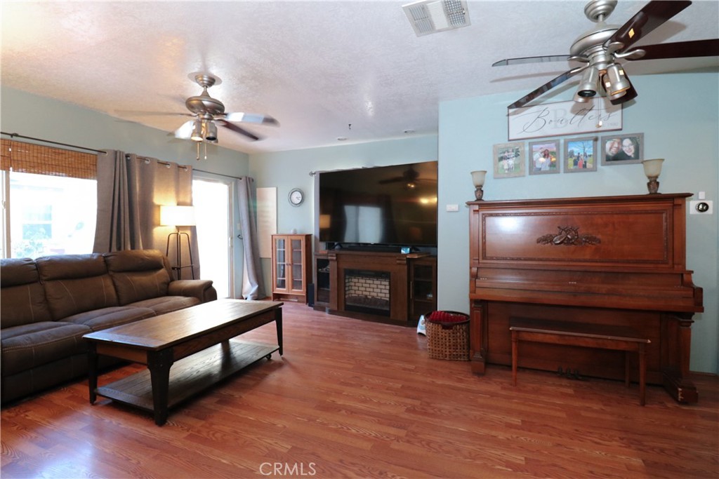 12421 Floral Property Photo 35