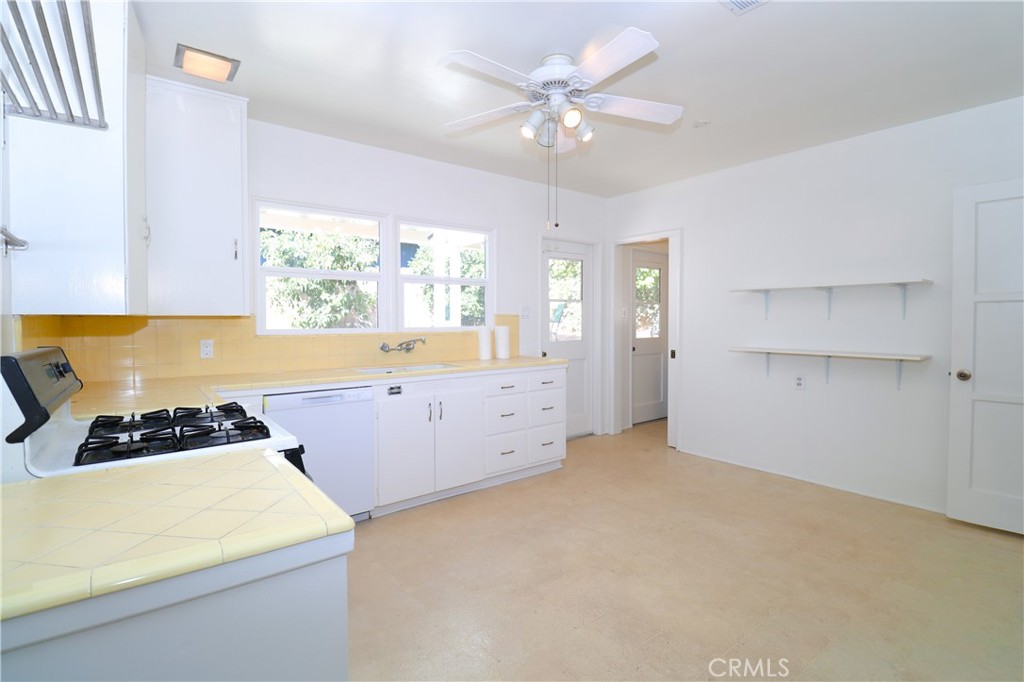 12421 Floral Property Photo 47