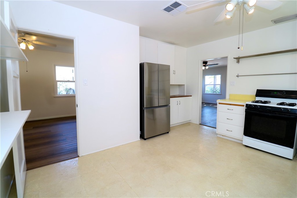 12421 Floral Property Photo 48