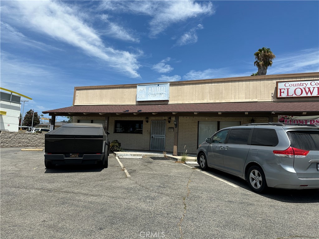 841 E Whittier Property Photo 1