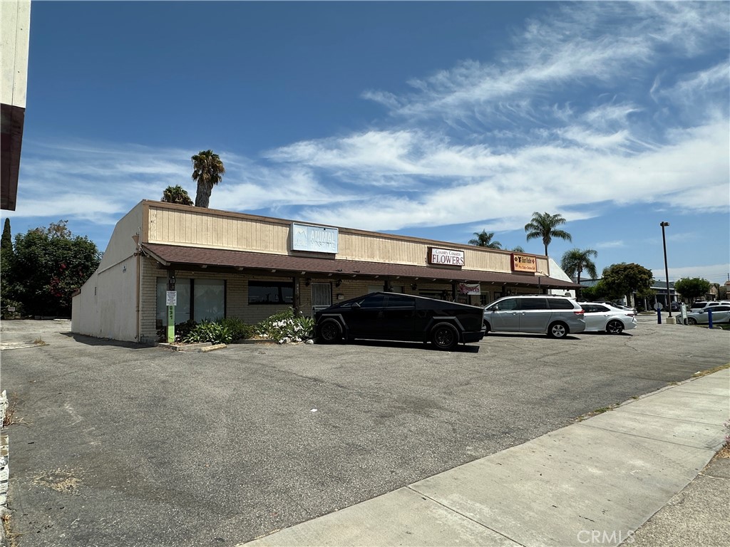 841 E Whittier Property Photo 2