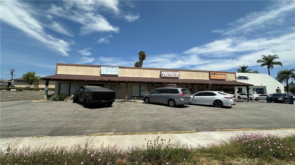 841 E Whittier Property Photo 3