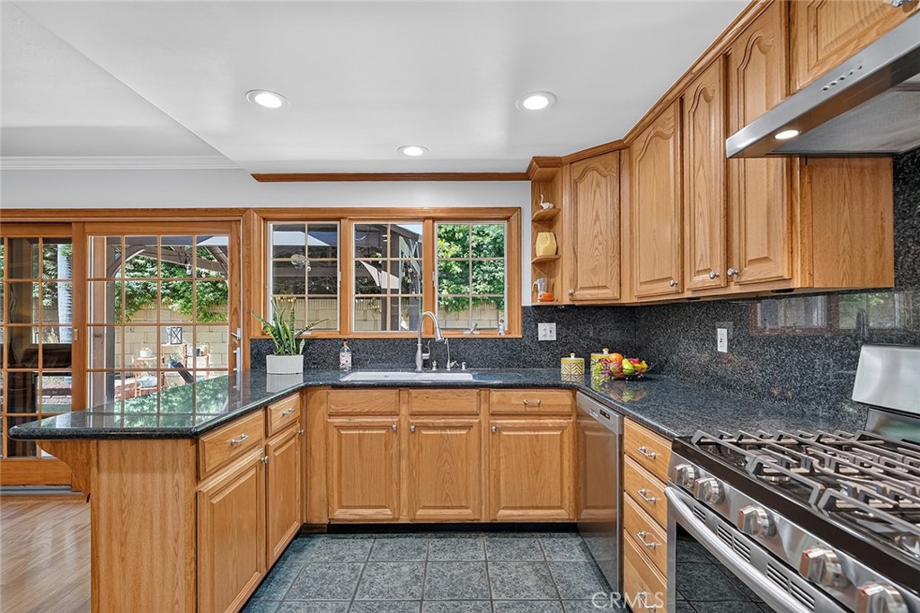 3541 Goldenrod Property Photo 9