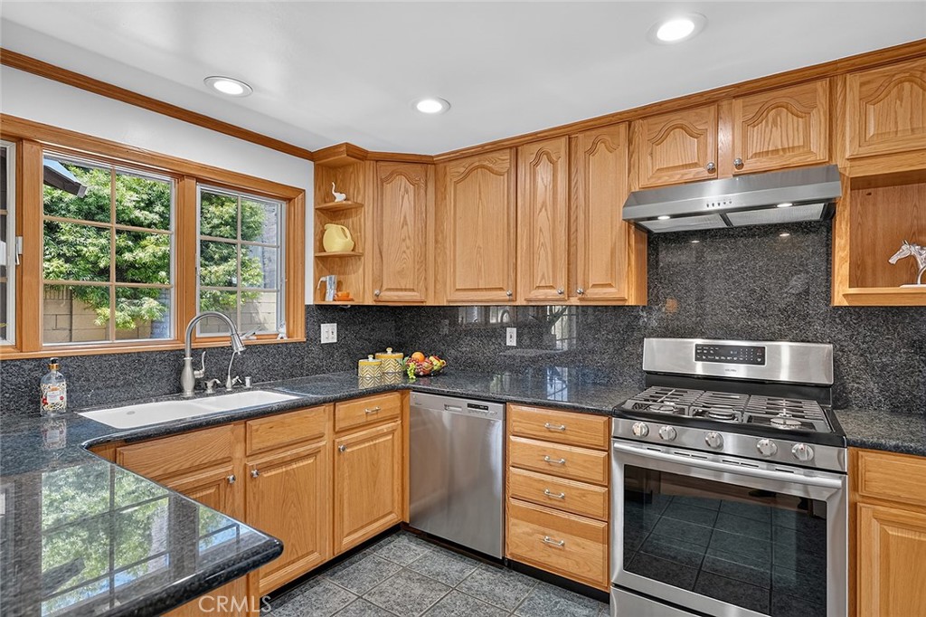 3541 Goldenrod Property Photo 12
