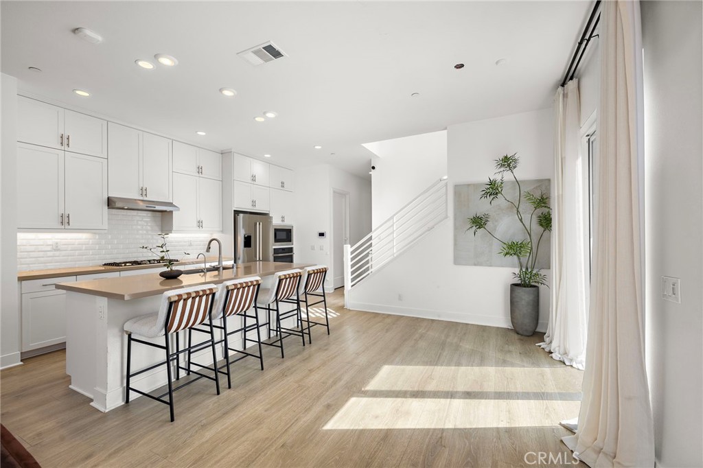253 Novel Property Photo 1