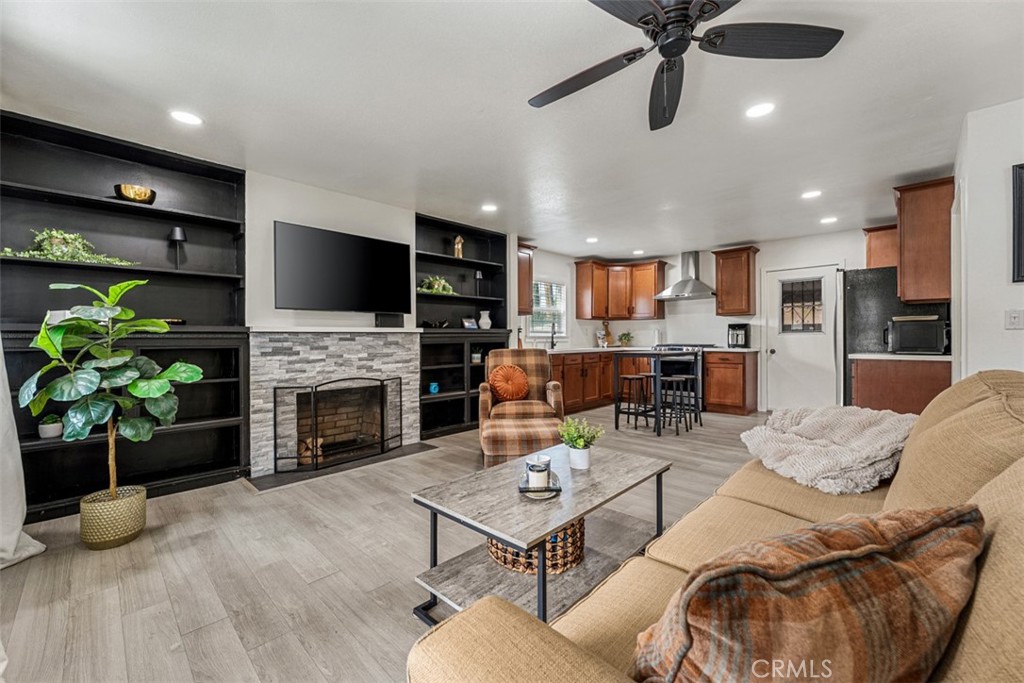 4327 E Philo Property Photo 1