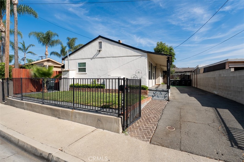 4327 E Philo Property Photo 2