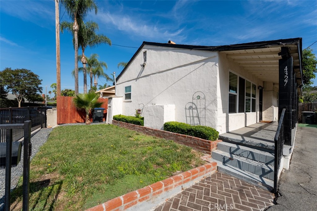 4327 E Philo Property Photo 3