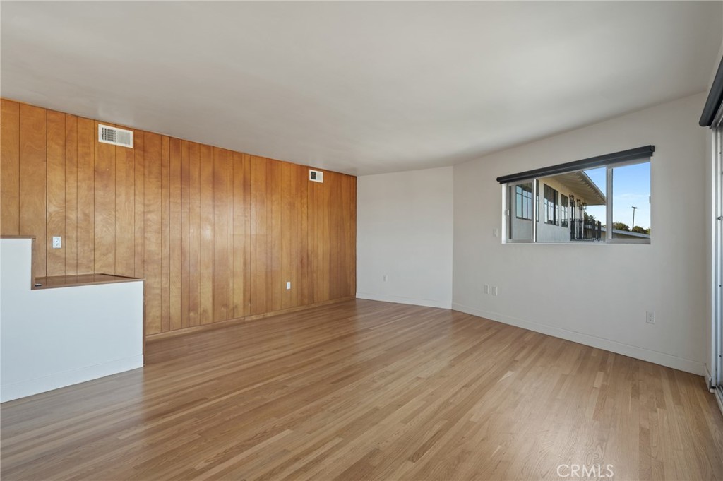 29417 N Enrose Avenue Property Photo 10