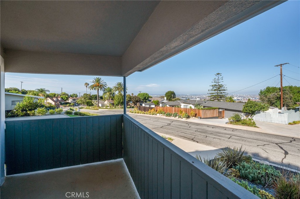 29417 N Enrose Avenue Property Photo 13