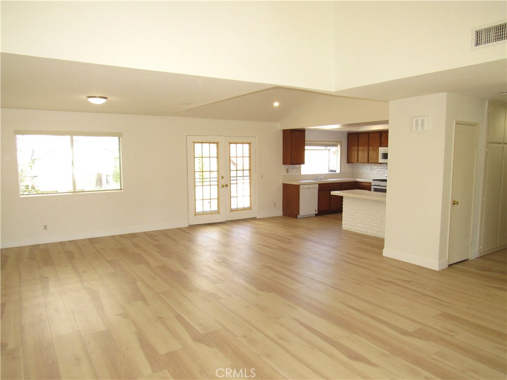 1099 W Ontario Property Photo 3