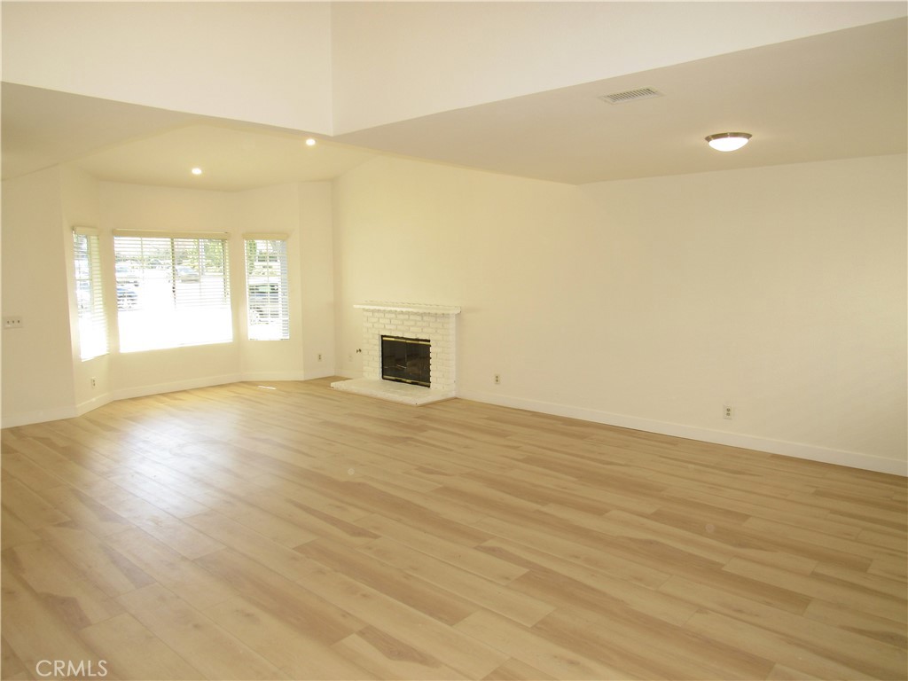 1099 W Ontario Property Photo 4