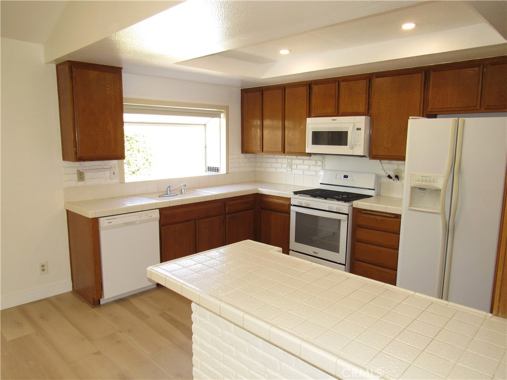 1099 W Ontario Property Photo 6