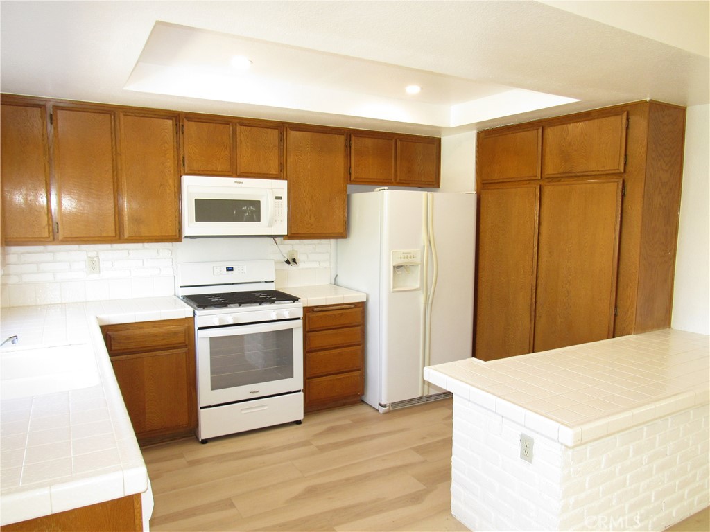 1099 W Ontario Property Photo 7
