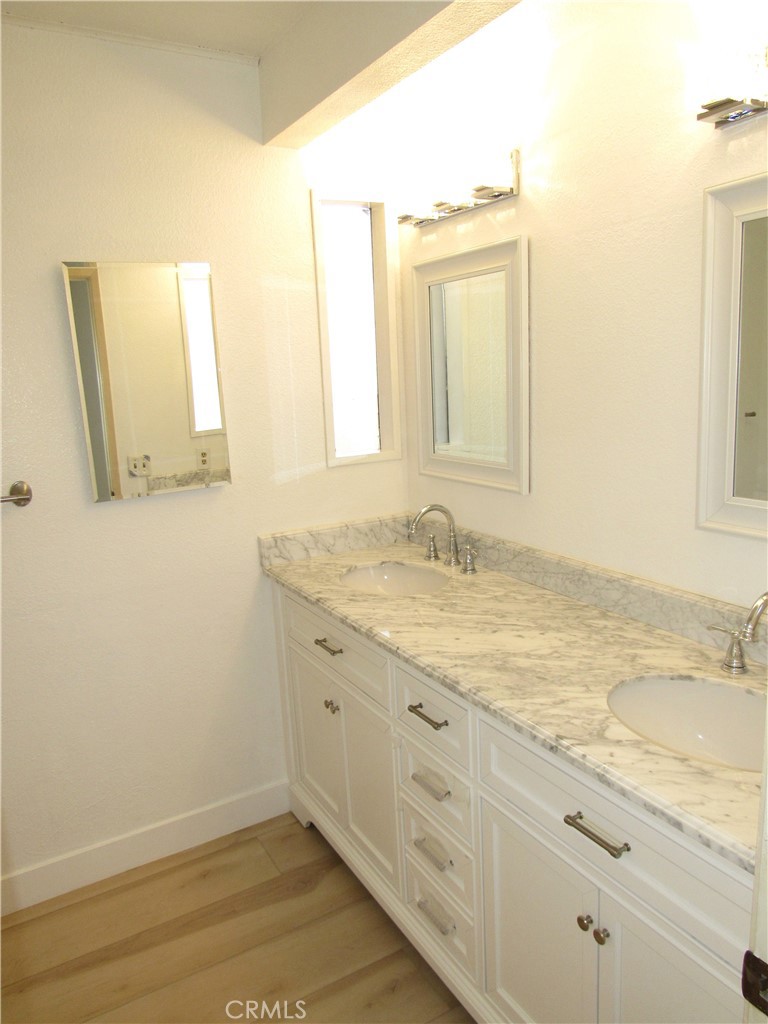 1099 W Ontario Property Photo 11