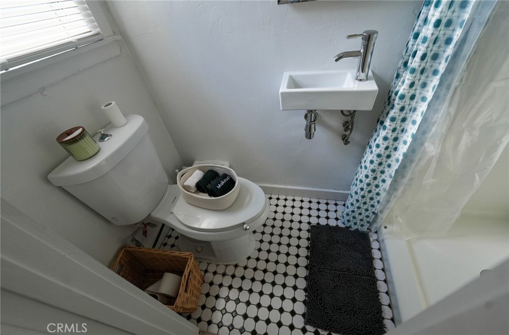 451 W 10th Property Photo 16