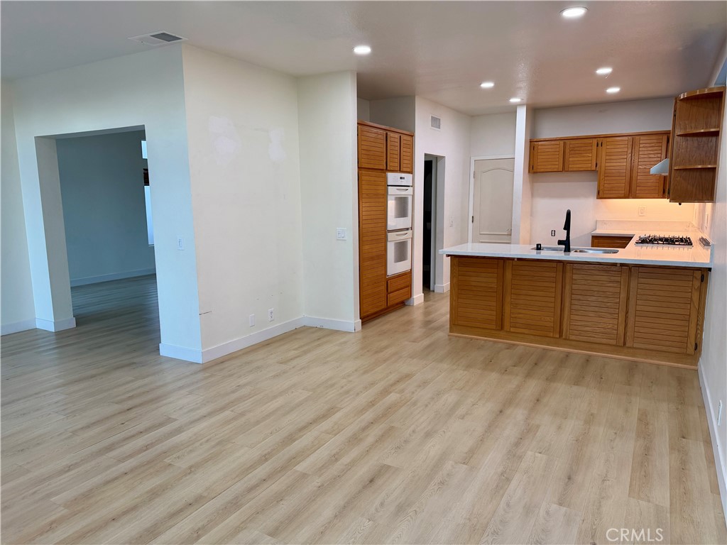 828 E Davidson Court Property Photo 8