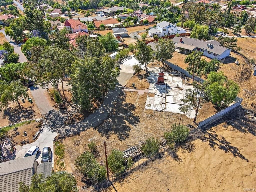 7800 View Property Photo 4