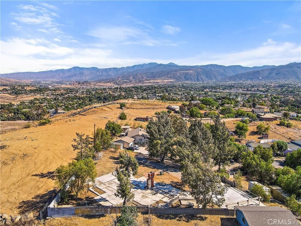 7800 View Property Photo 7