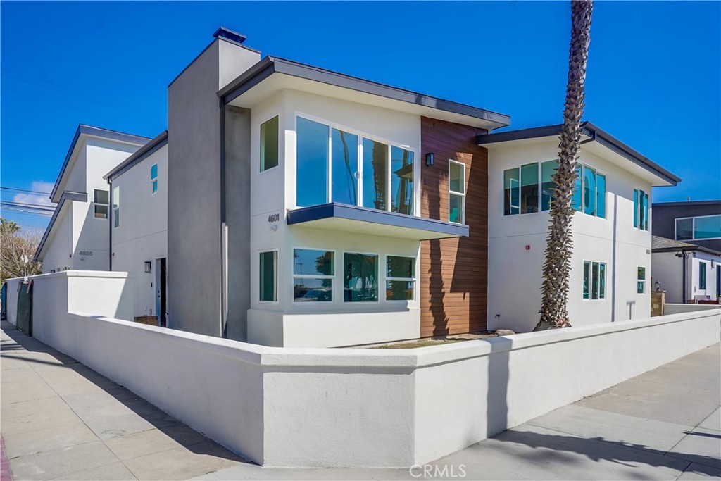 4605 E Ocean Boulevard Property Photo 2