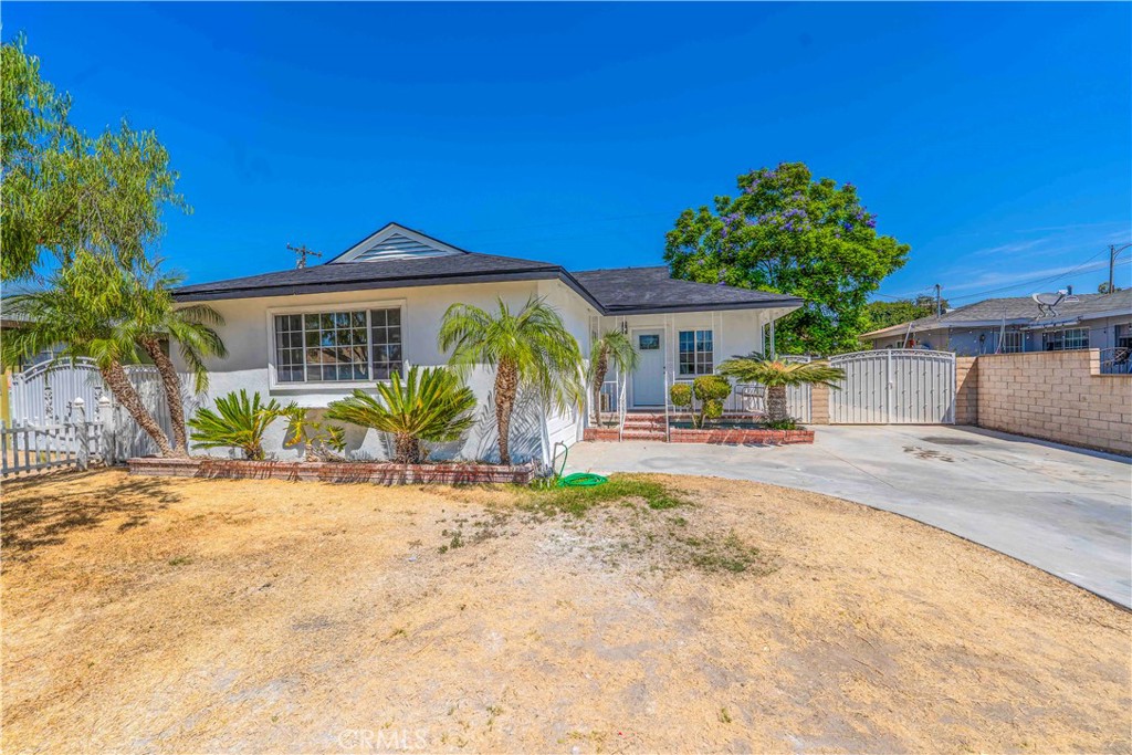 1631 E Arbutus Property Photo 1