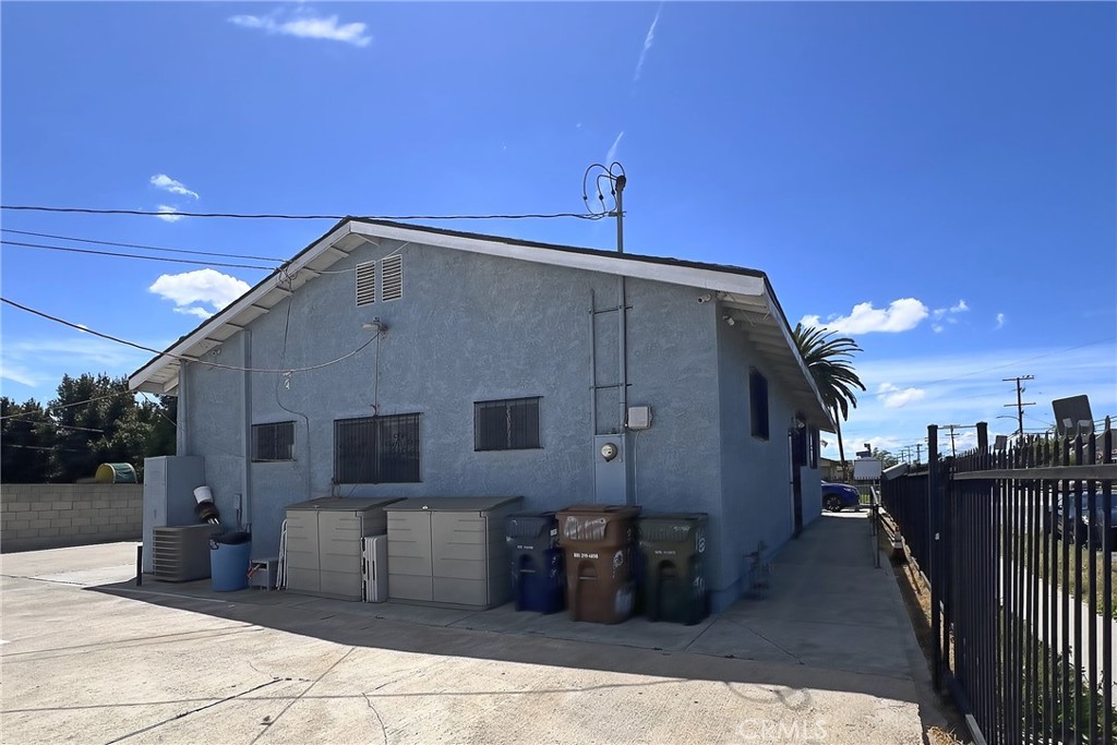 10318 S Budlong Property Photo 3