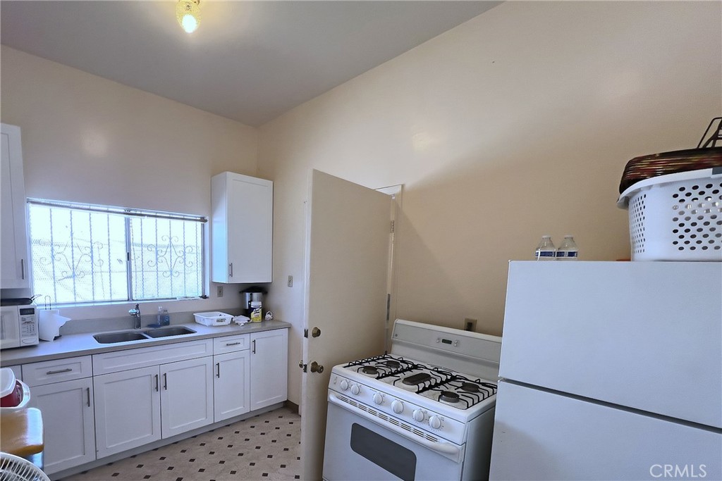 10318 S Budlong Property Photo 8