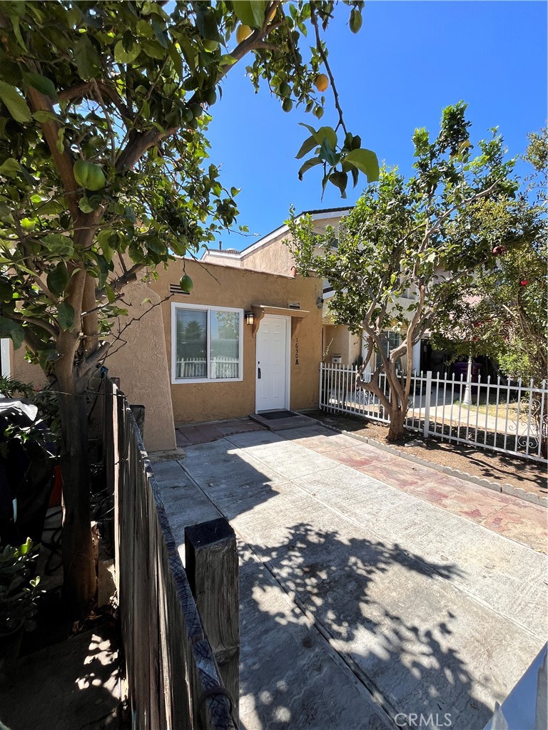 1634 W Parade Property Photo 1