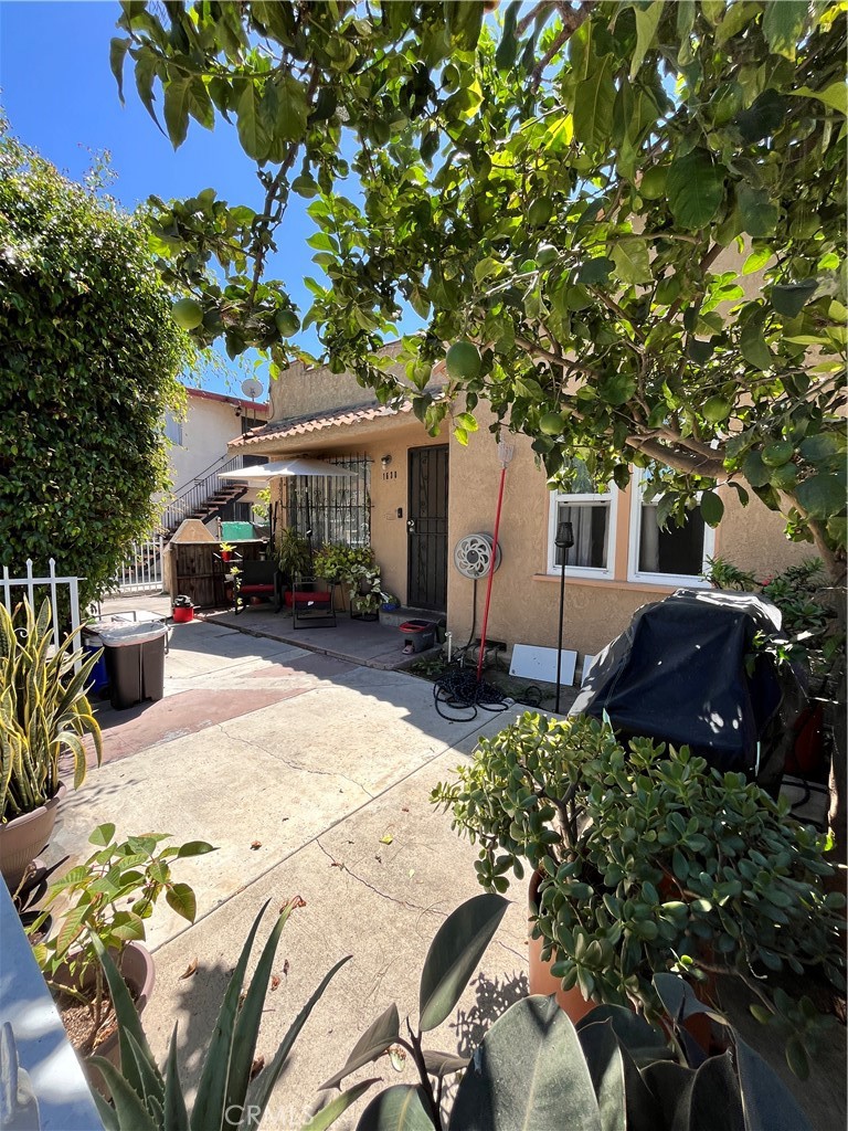 1634 W Parade Property Photo 2