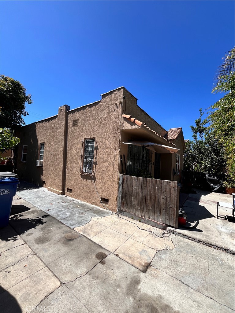 1634 W Parade Property Photo 3