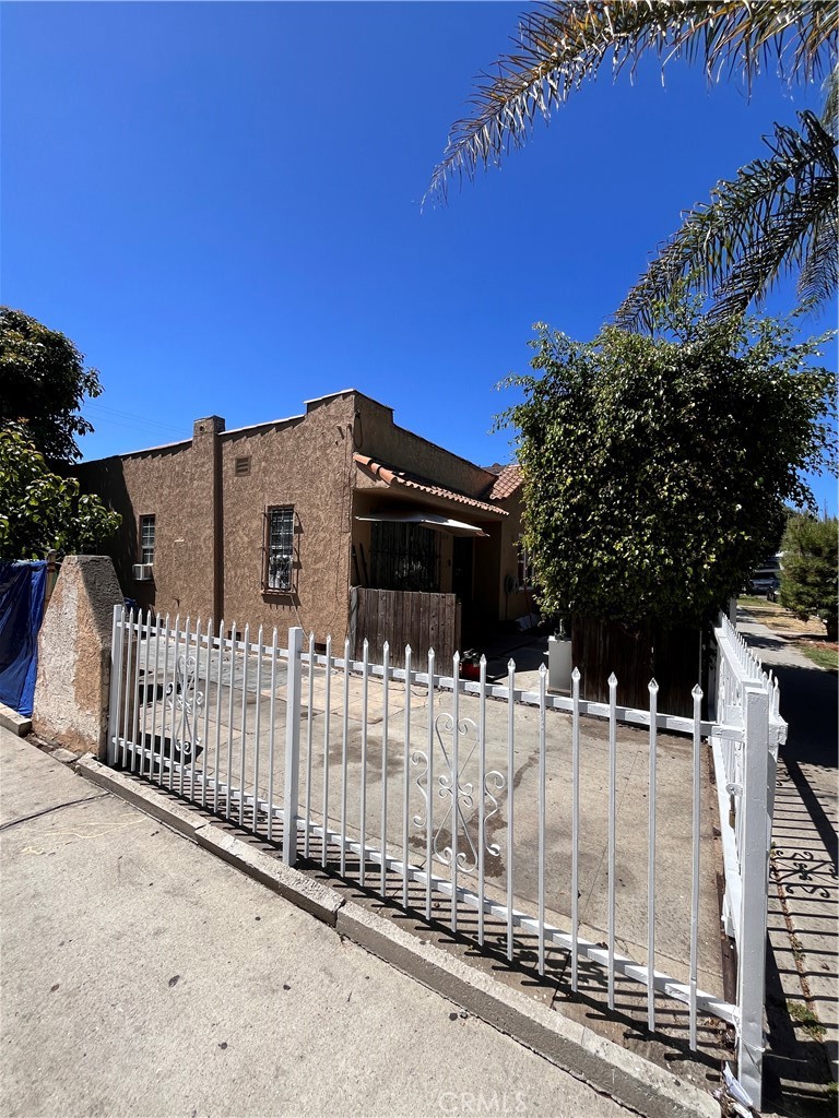 1634 W Parade Property Photo 4