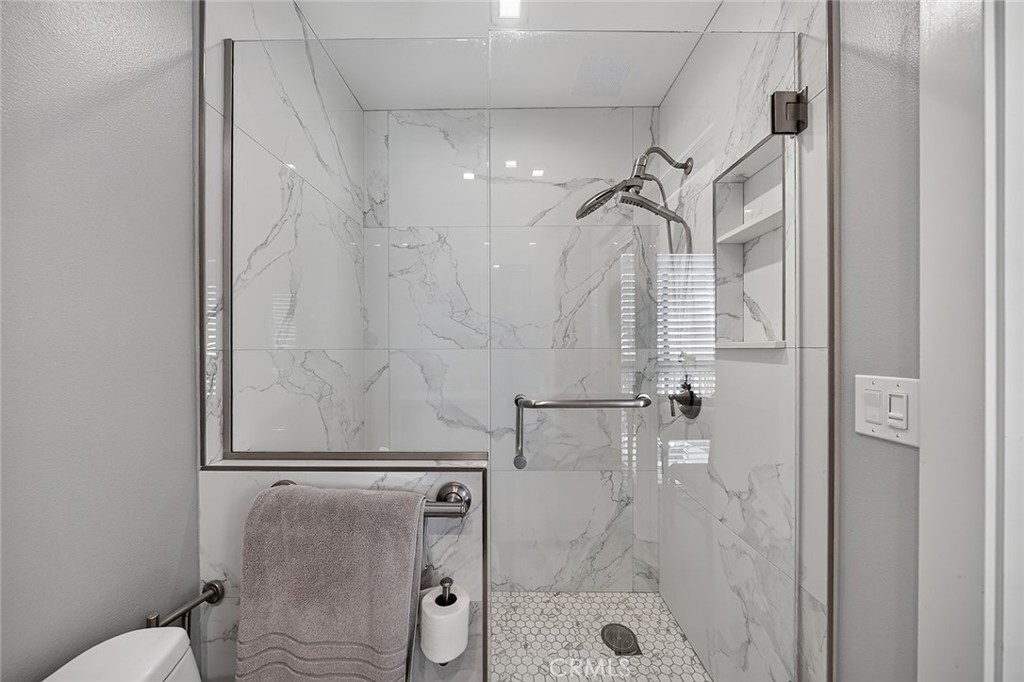 5201 S Marina Pacifica Drive S Property Photo 16