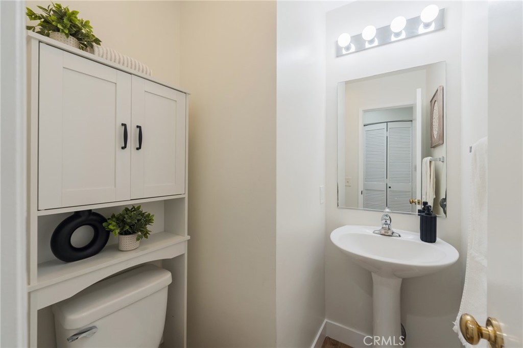 515 E Cypress Property Photo 11