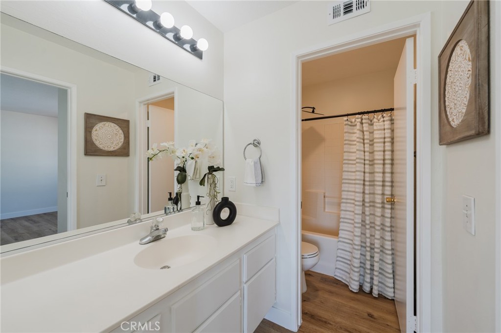 515 E Cypress Property Photo 24