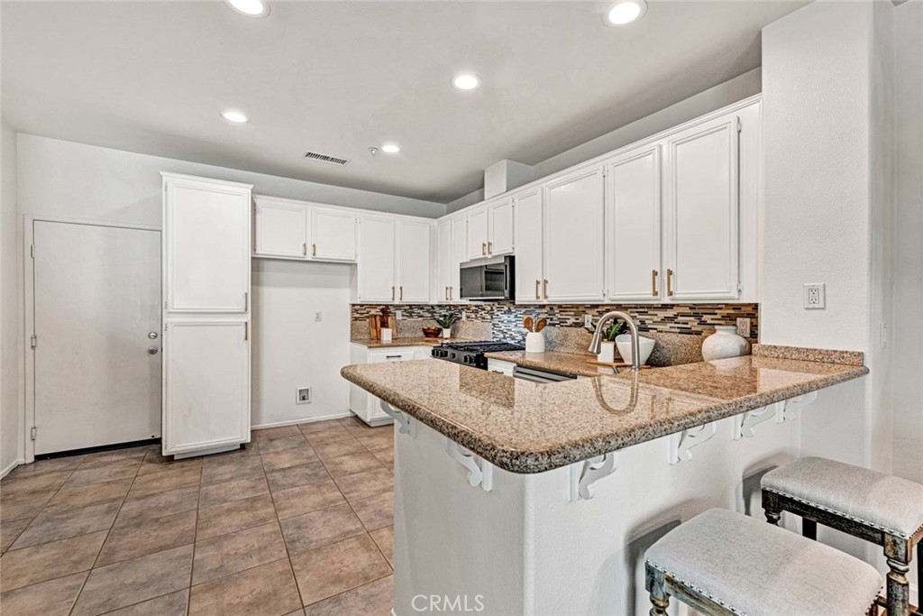 470 N Londonderry Lane B Property Photo 6