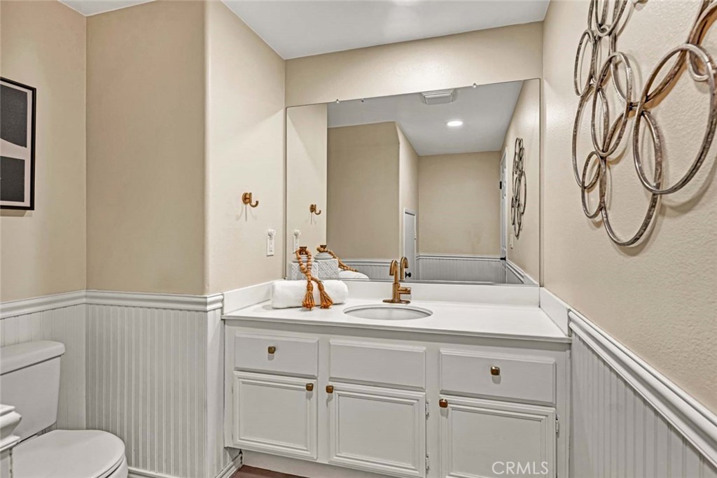 470 N Londonderry Lane B Property Photo 13