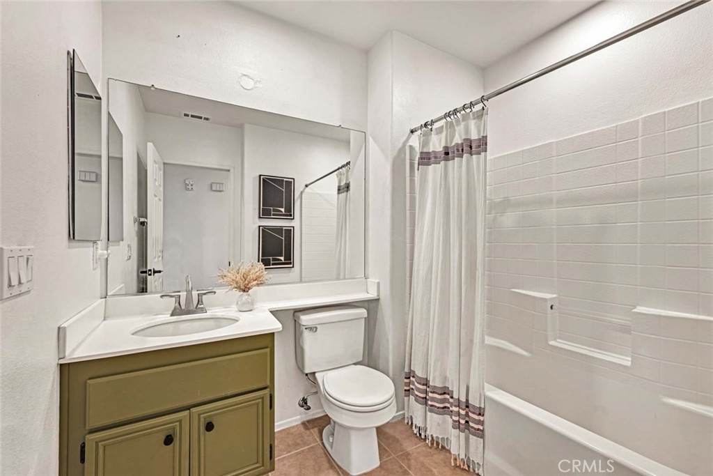 470 N Londonderry Lane B Property Photo 15