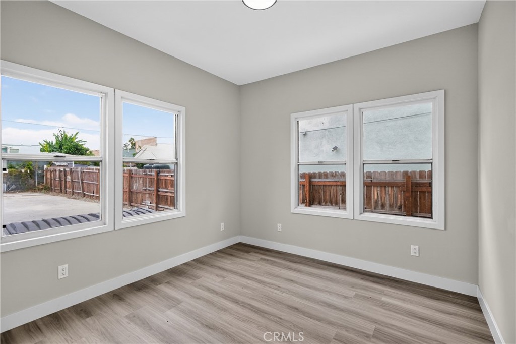 611 W 46th Property Photo 15