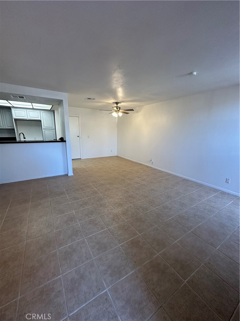 2674 Clarendon, B Avenue Property Photo 4