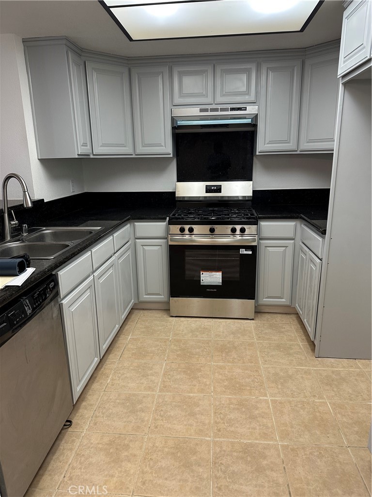 2674 Clarendon, B Avenue Property Photo 7