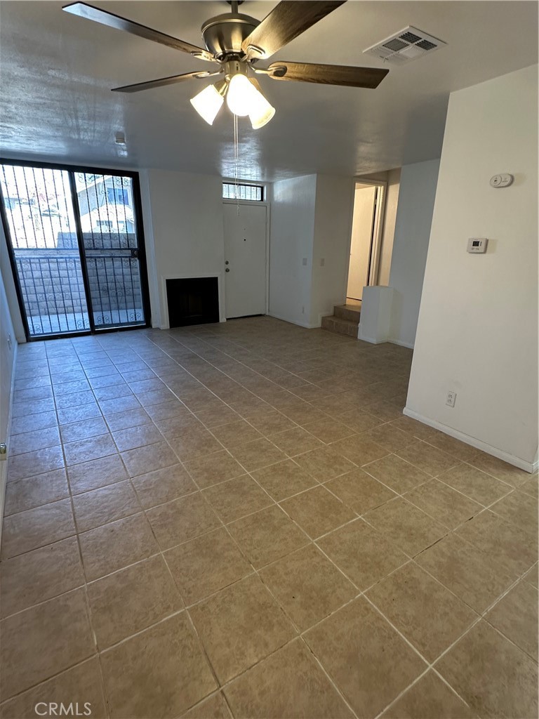 2674 Clarendon, B Avenue Property Photo 8