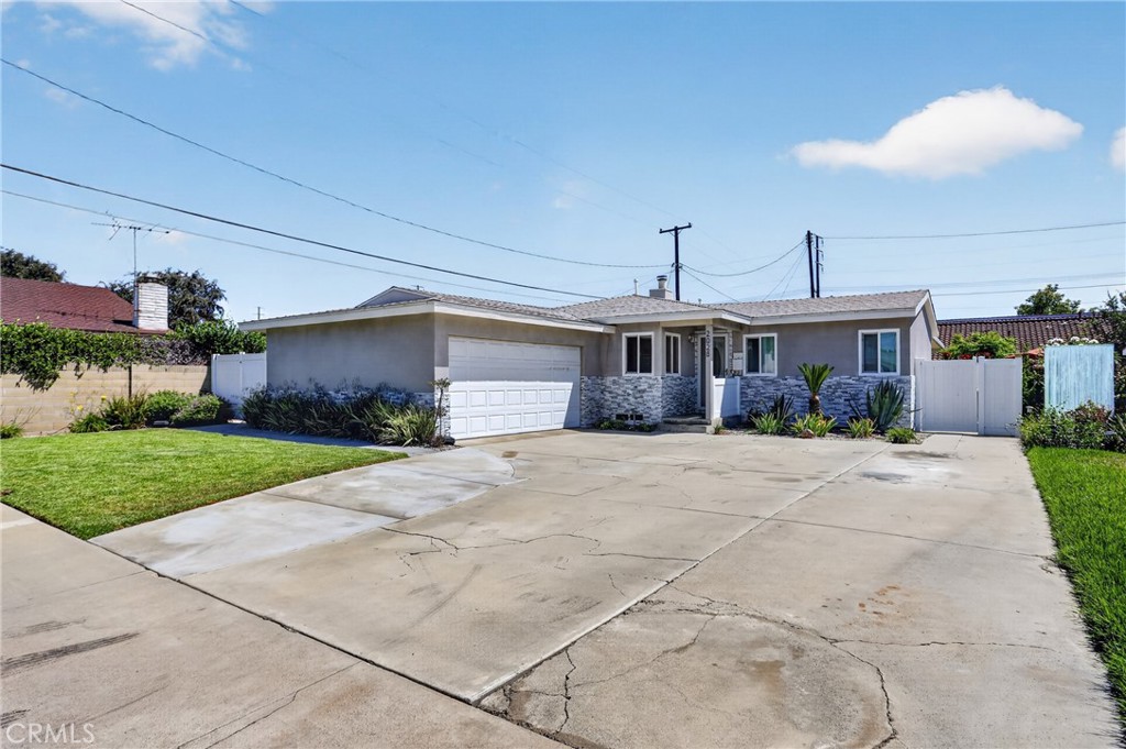 2028 W Midwood Property Photo