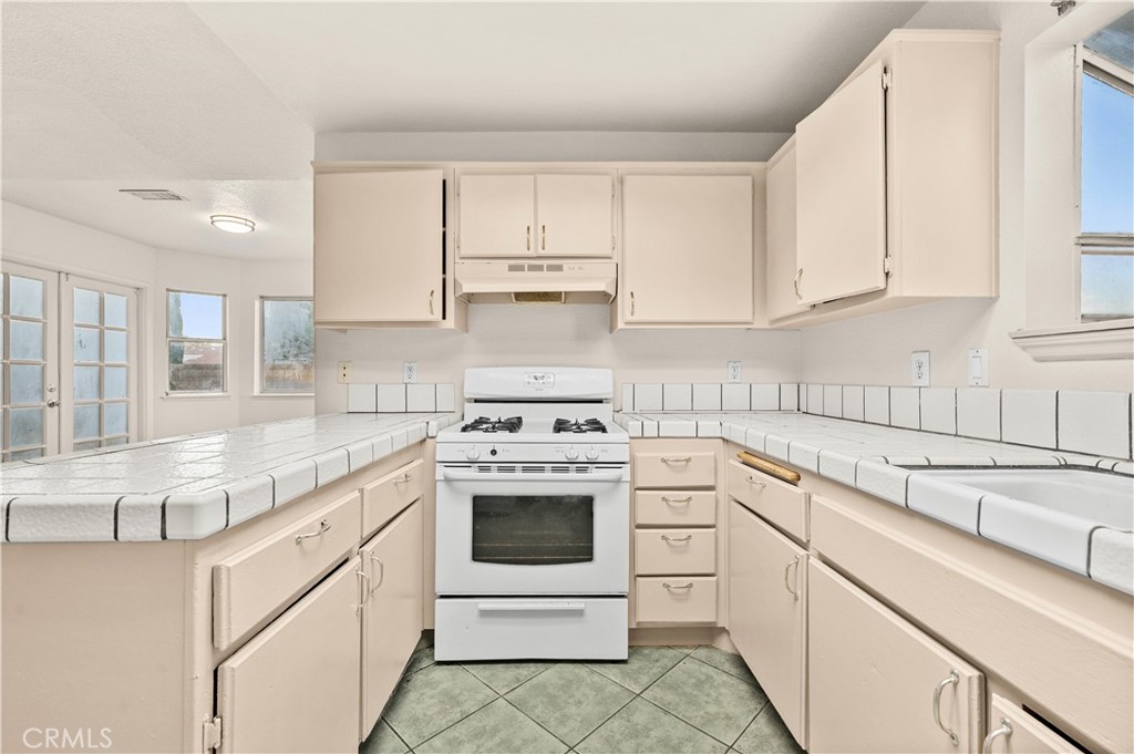 2101 Forry Property Photo 9