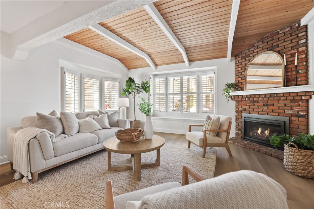 126 8th Property Photo 6